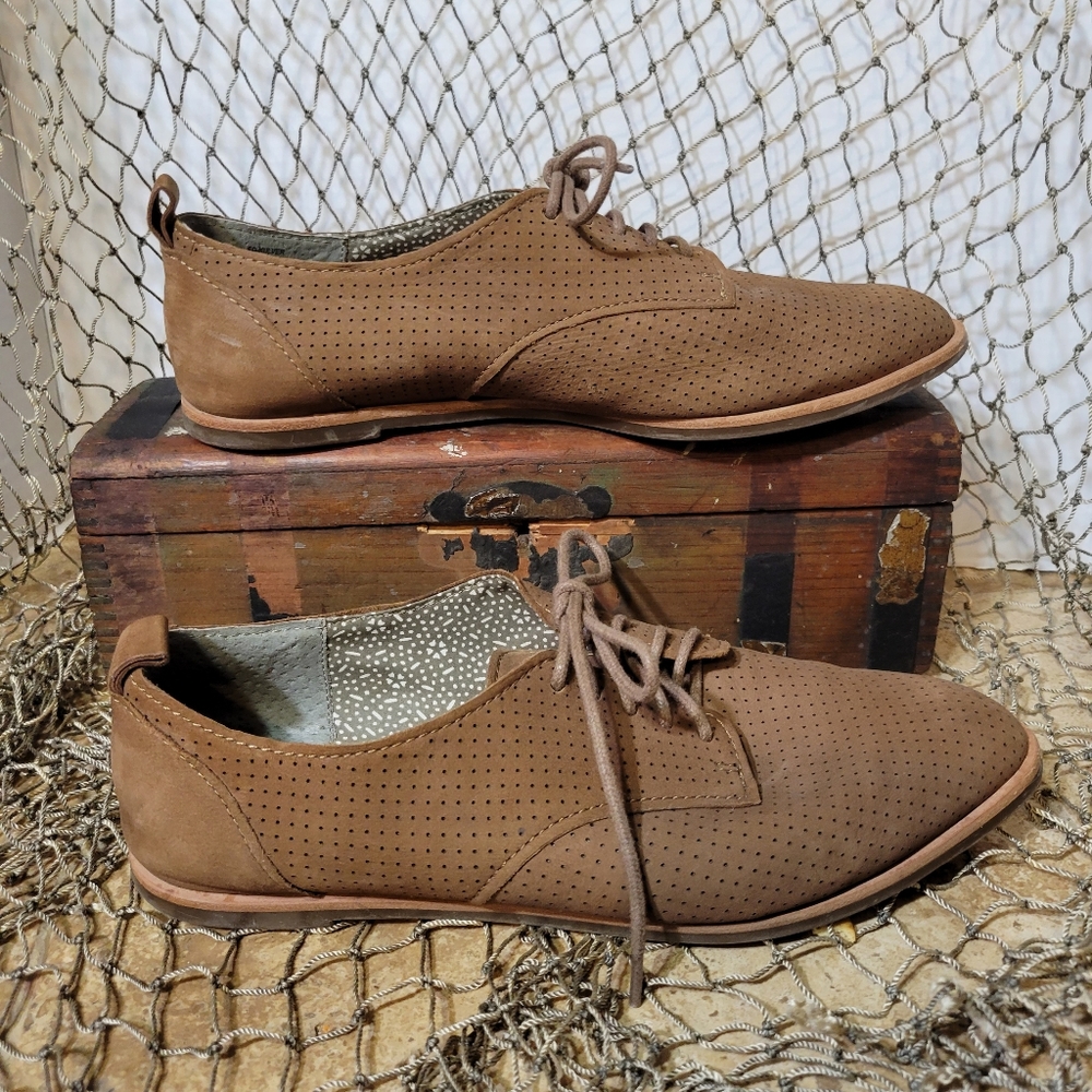 Ellen Degeneres Perforated Suede Kulver Oxford Flats